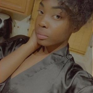 Meet your Posher, Ronescia